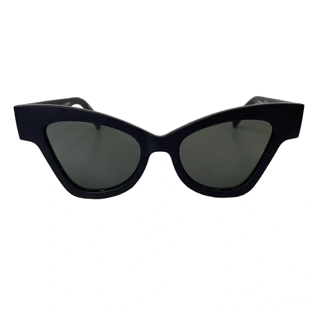 LE SPECS Hourgrass NEW Black Matte Sunglasses Cat Eye NEW
